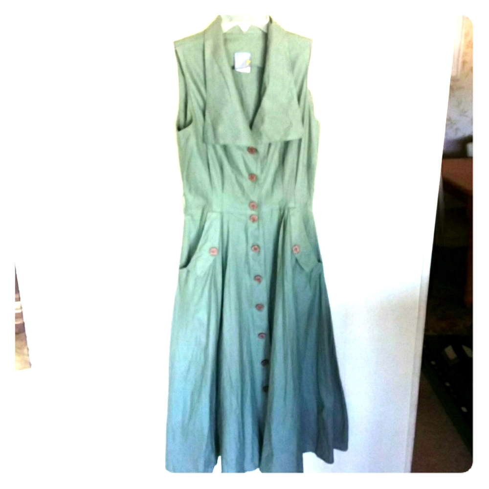 Fashionable khaki color pockets decorative buttons